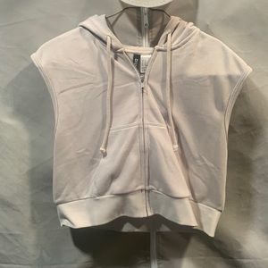 Sleeveless cropped hoodie